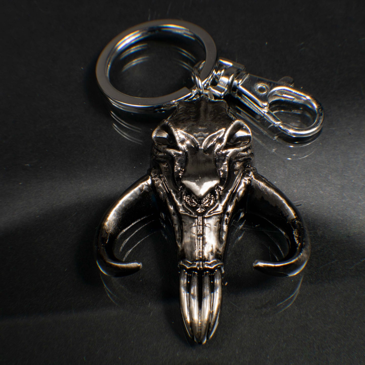 Mandalorian Mythosaur Skull (Star Wars) Large Pewter Keychain