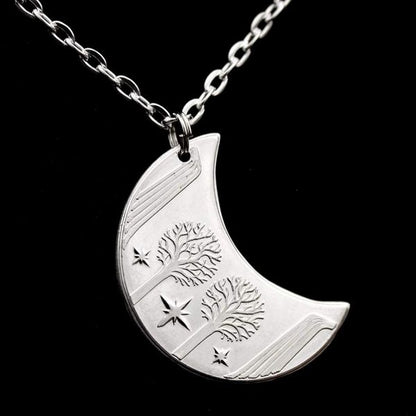 Elvish coin from Rivendell is shaped like a crescent moon. It depicts the valley containing the ancient trees of silver and gold and the three Silmarils, represented as stars. The text in Tengwar translates from Sindarin to Elrond Peredhil, Lord of Rivendell, The Last Homely House East of the Sea. It includes the date that Thorin and Company meet Elrond at Rivendell before continuing on to The Lonely Mountain.  This Rivendell Moon is crafted in celebration of The Lord of the Rings by J. R. R. Tolkien