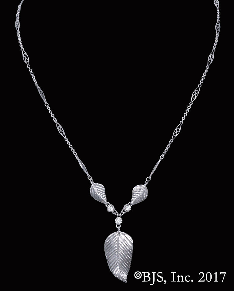 Lord of the Rings Elven Realms of Lothlorien™ 3 Leaf Necklace in White