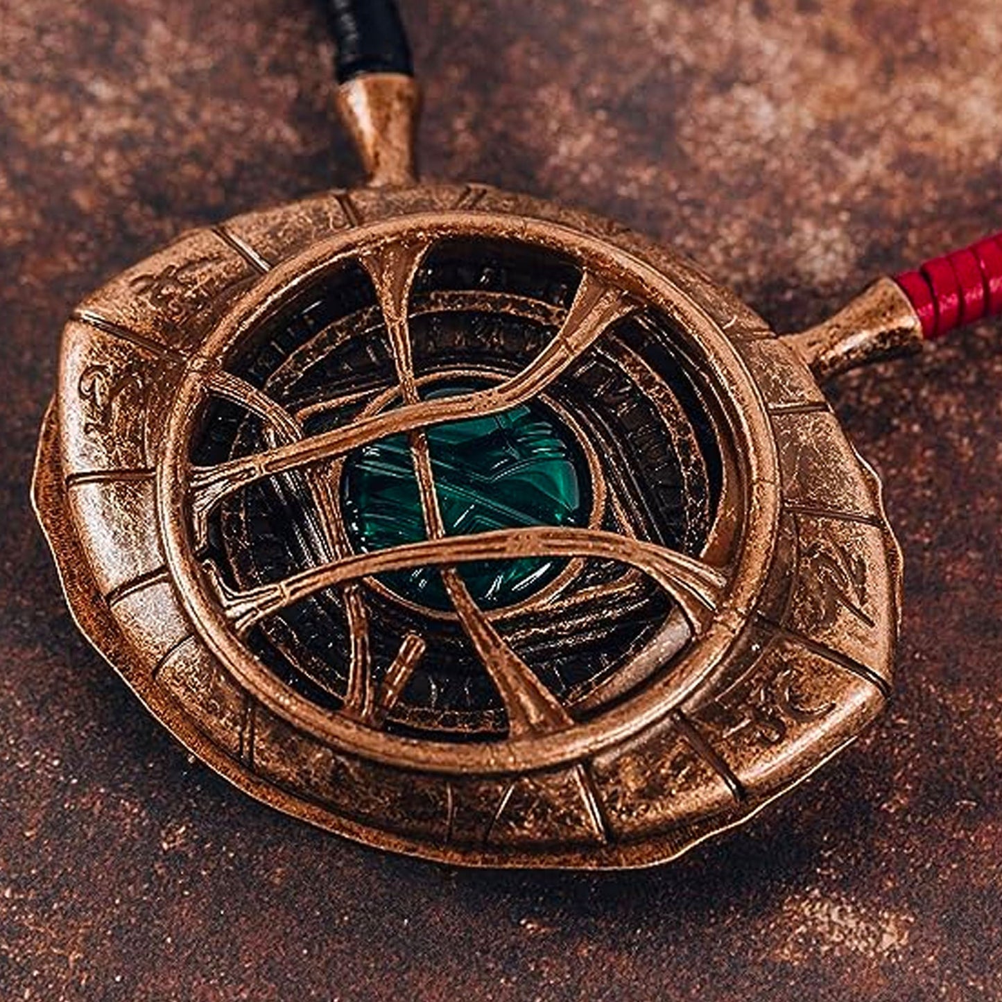 Eye of Agamotto (Doctor Strange) Marvel Collector's Edition Light-Up Prop Replica Amulet