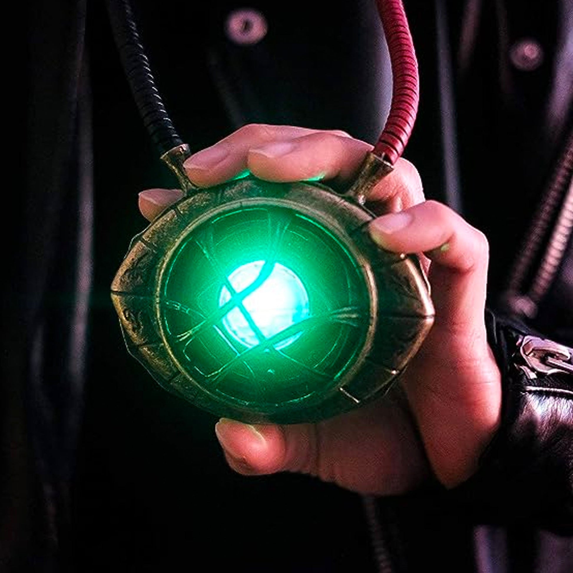 Eye of Agamotto (Doctor Strange) Marvel Collector's Edition Light-Up Prop Replica Amulet