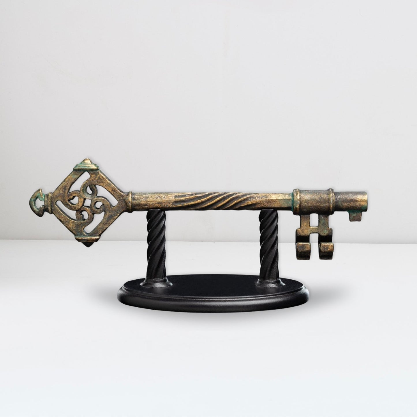 The Key to Bag End (The Lord of the Rings) Full Scale Prop Replica