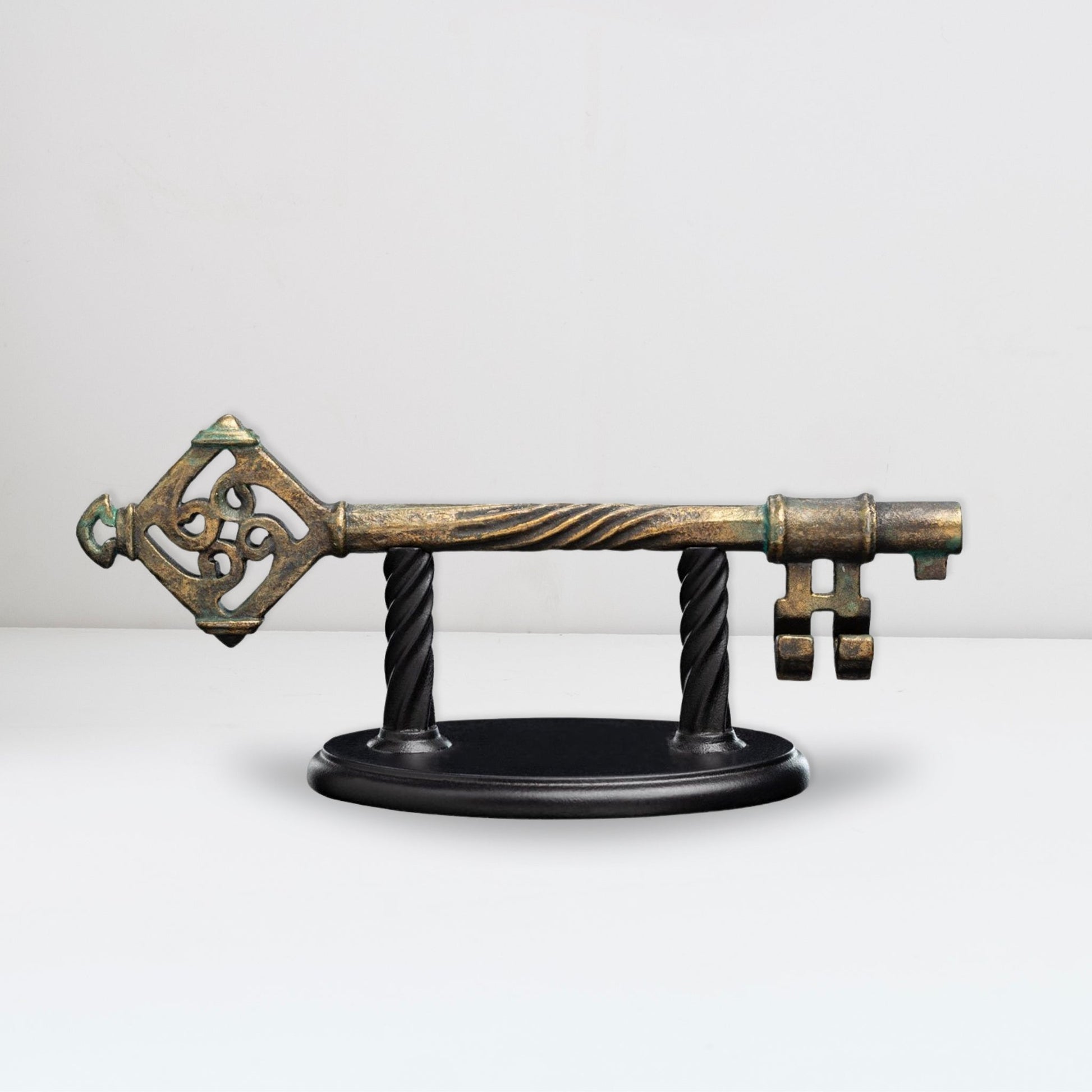 The Key to Bag End (The Lord of the Rings) Full Scale Prop Replica