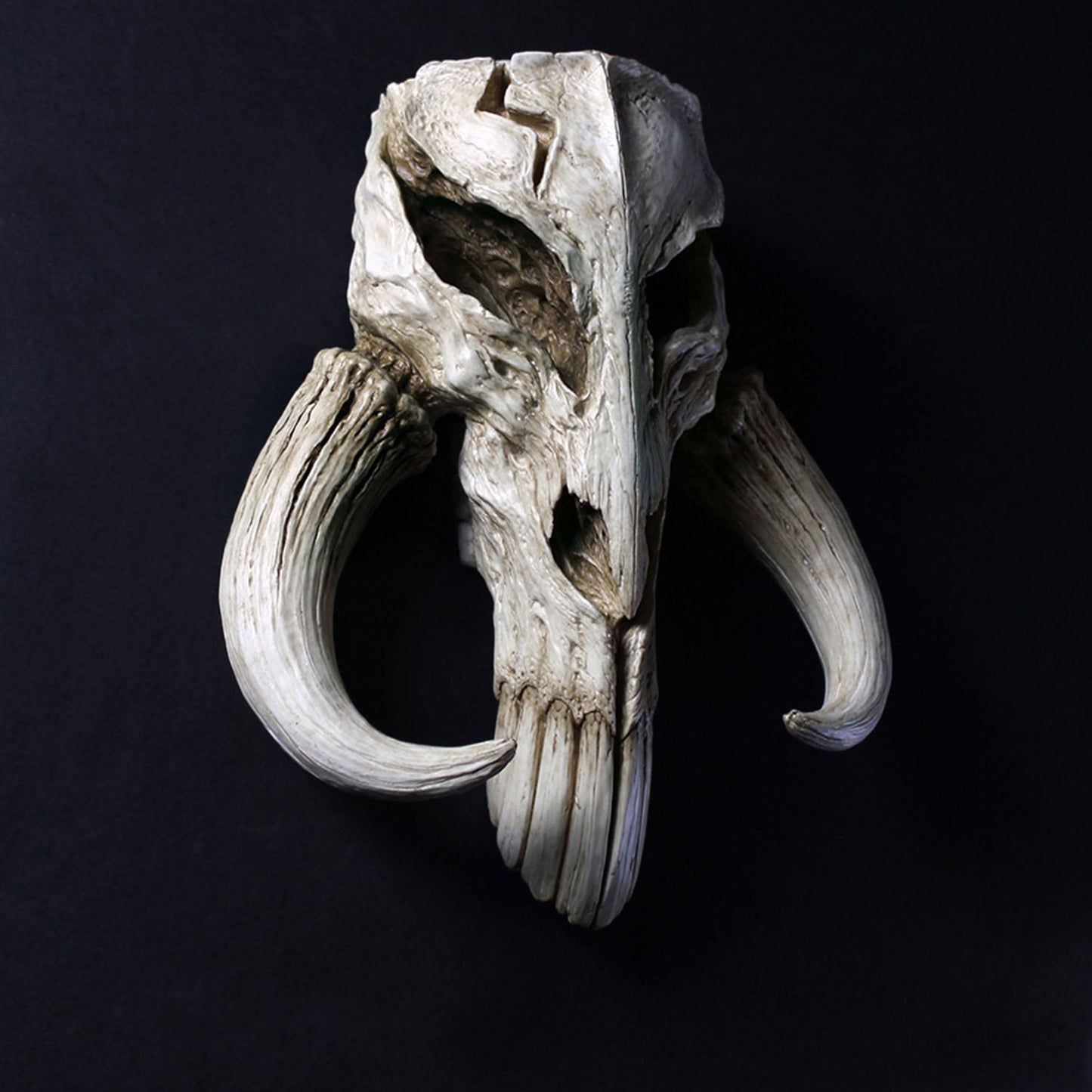 Star Wars The Mandalorian Mythosaur Skull 17" Replica Wall Sculpture