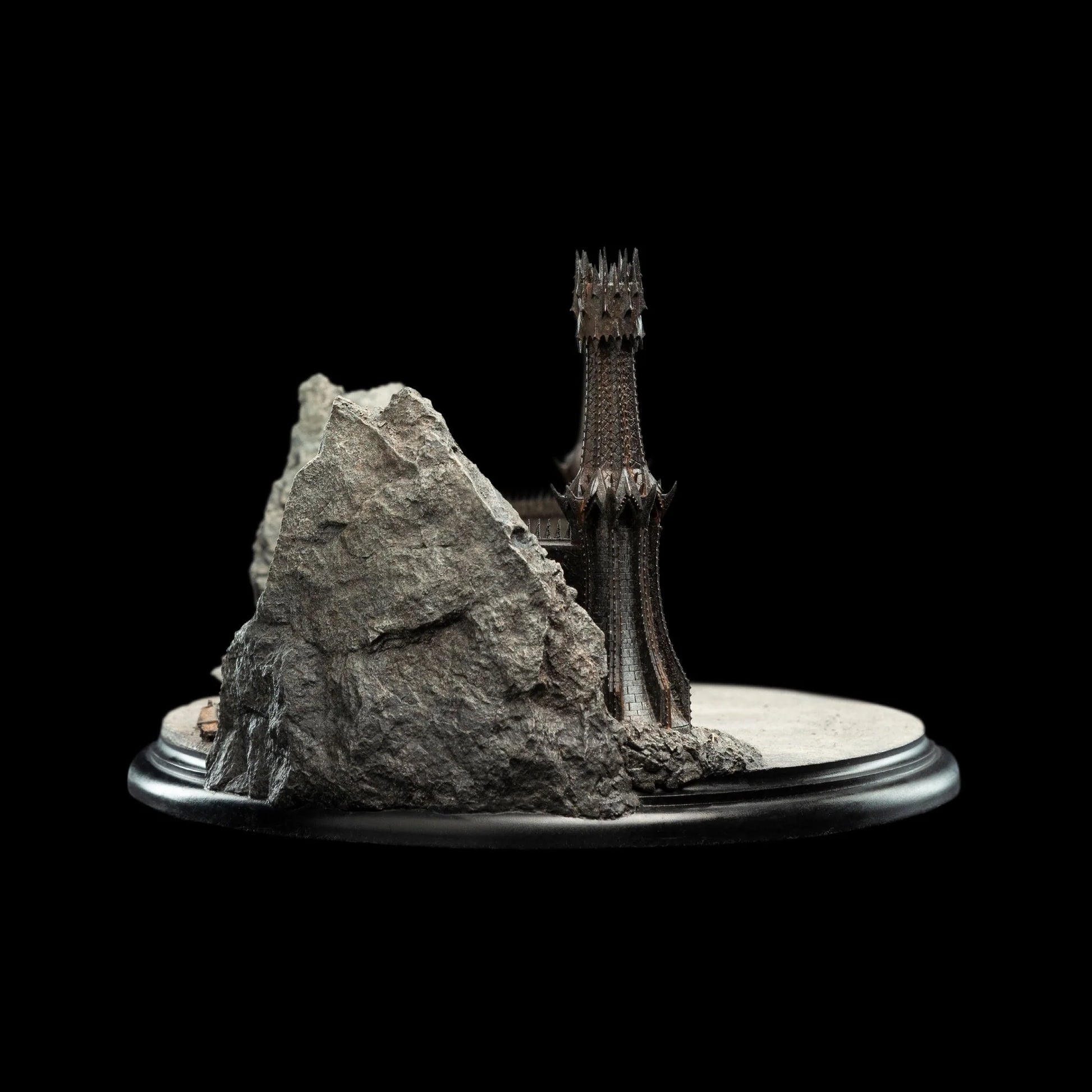 The Black Gates of Mordor Deluxe Environment Statue by Weta Workshop
