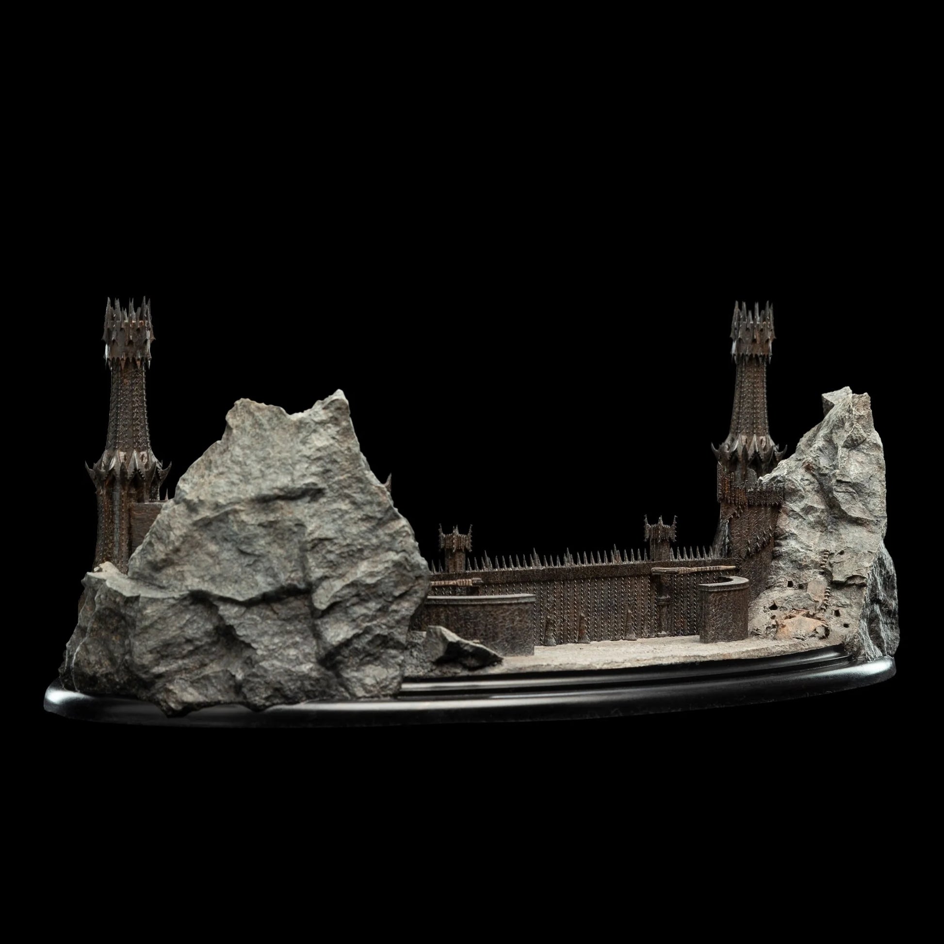 The Black Gates of Mordor Deluxe Environment Statue by Weta Workshop